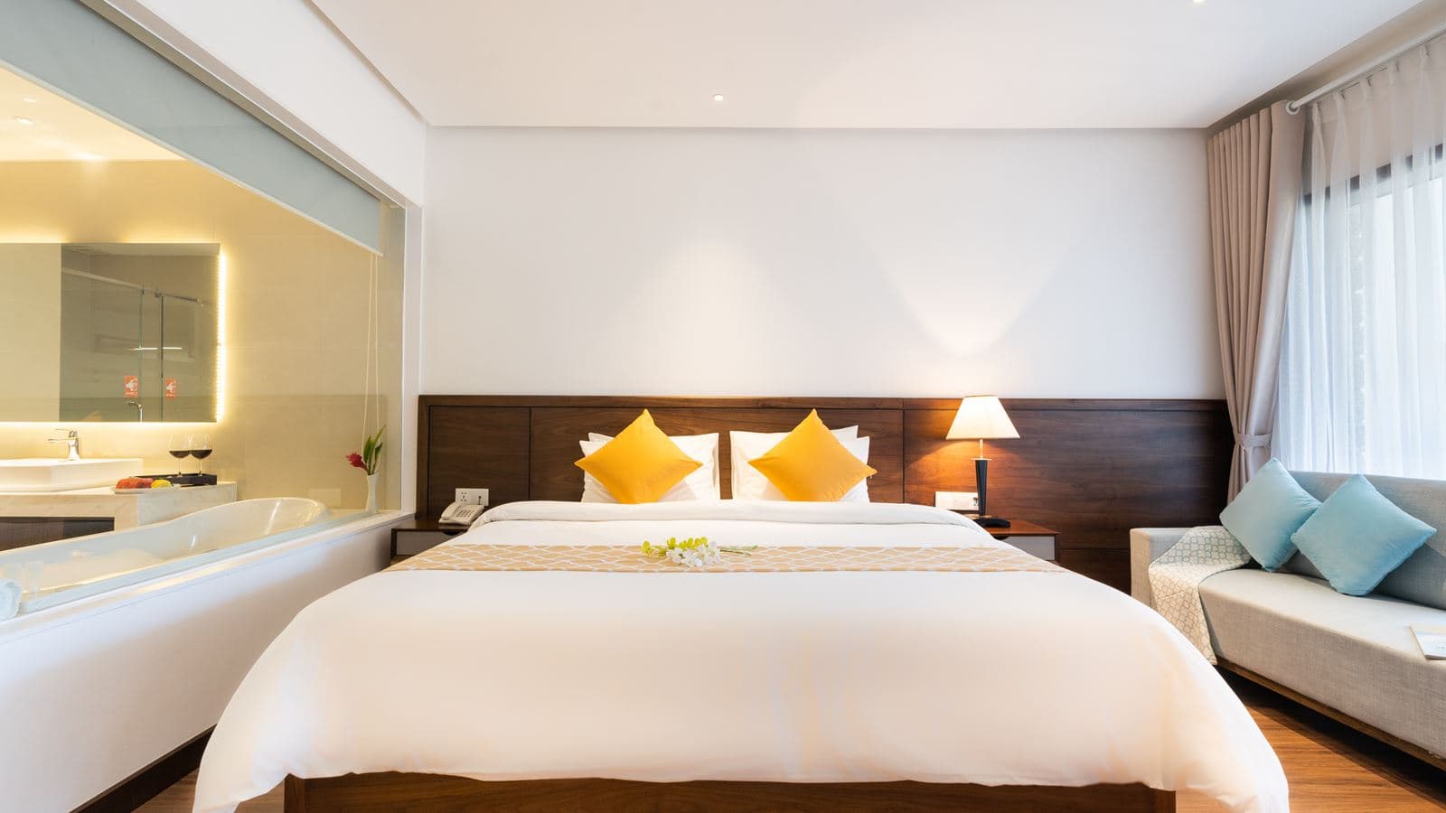 rooms-deluxe-garden-view-with-balcony
