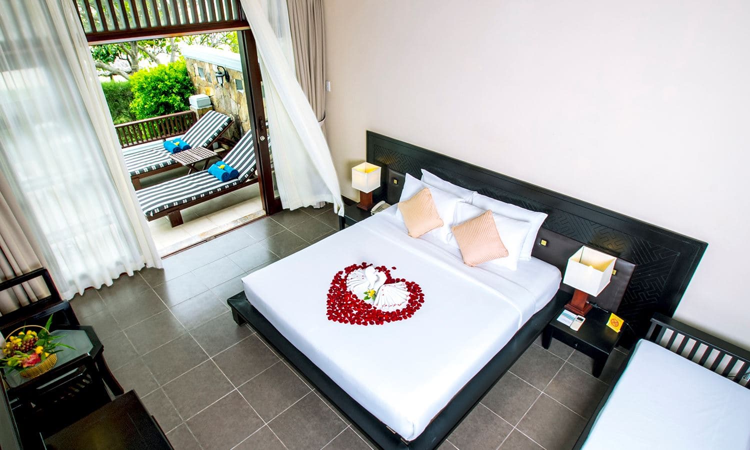 rooms-pool-villa-beach-front