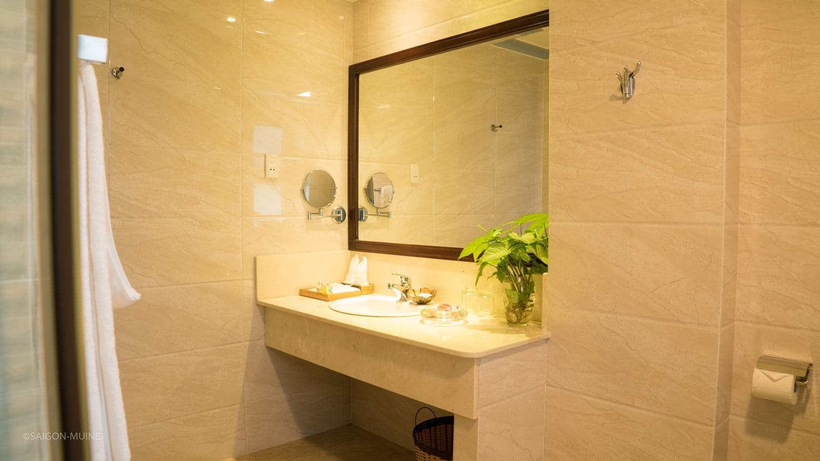 rooms-standard-with-window