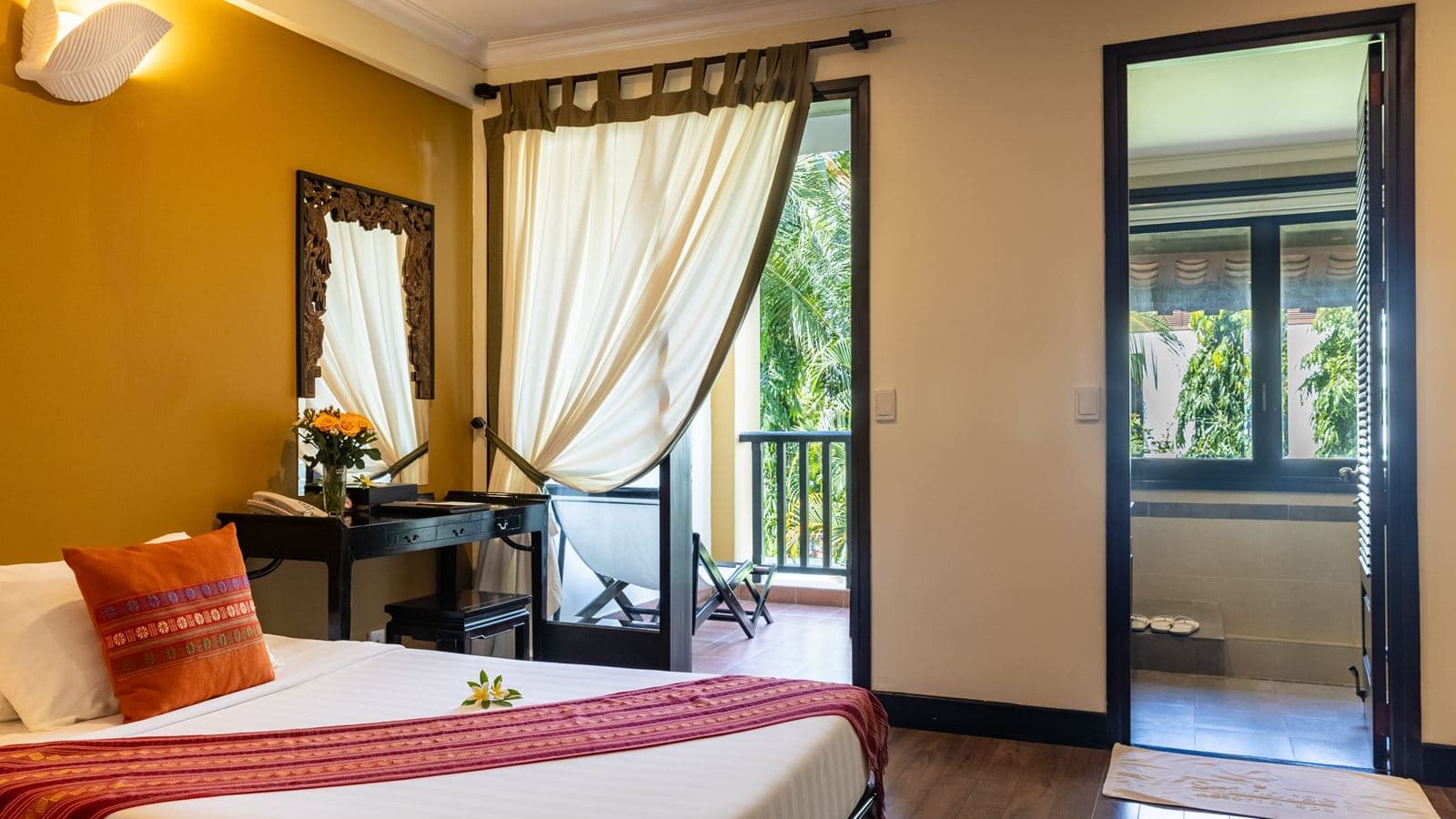 rooms-room-deluxe-with-balcony-or-terrace