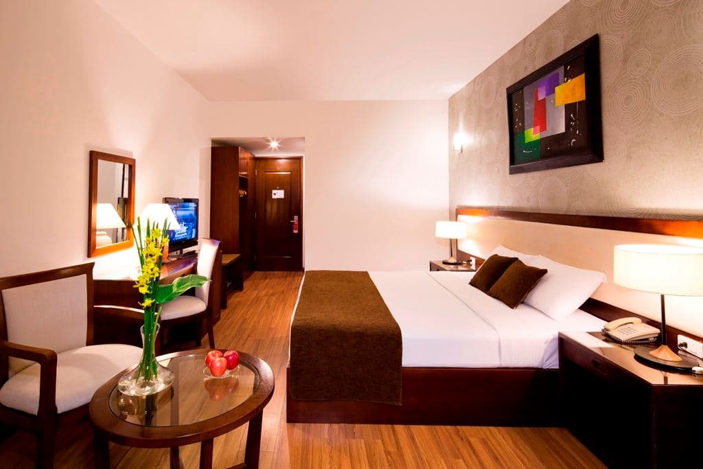rooms-senior-deluxe-city-view-with-balcony