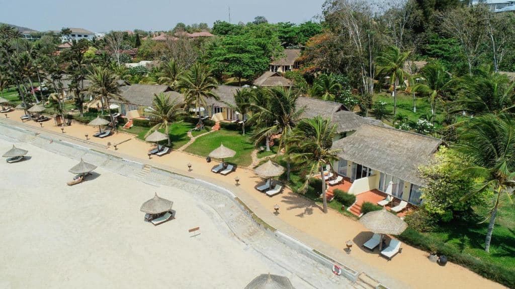 rooms-beachfront-bungalow