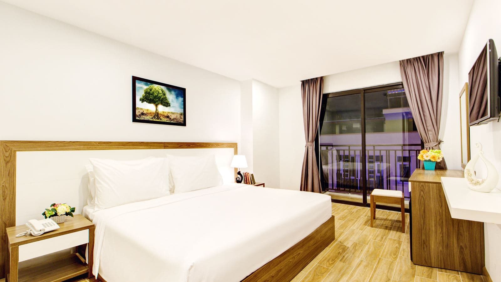 rooms-superior-city-view-with-balcony