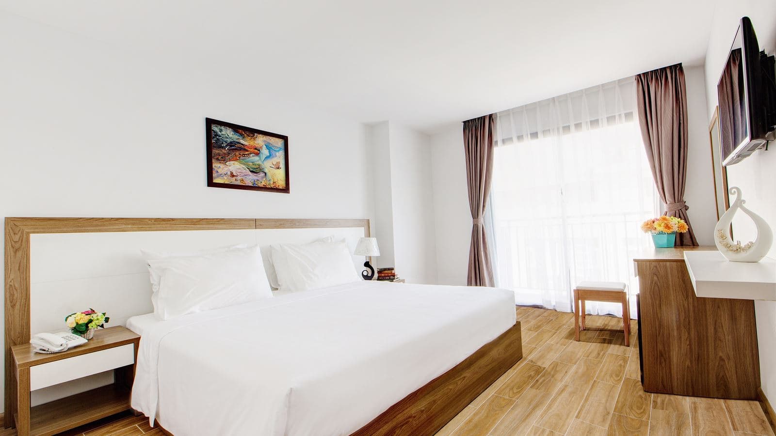 rooms-superior-city-view-with-balcony