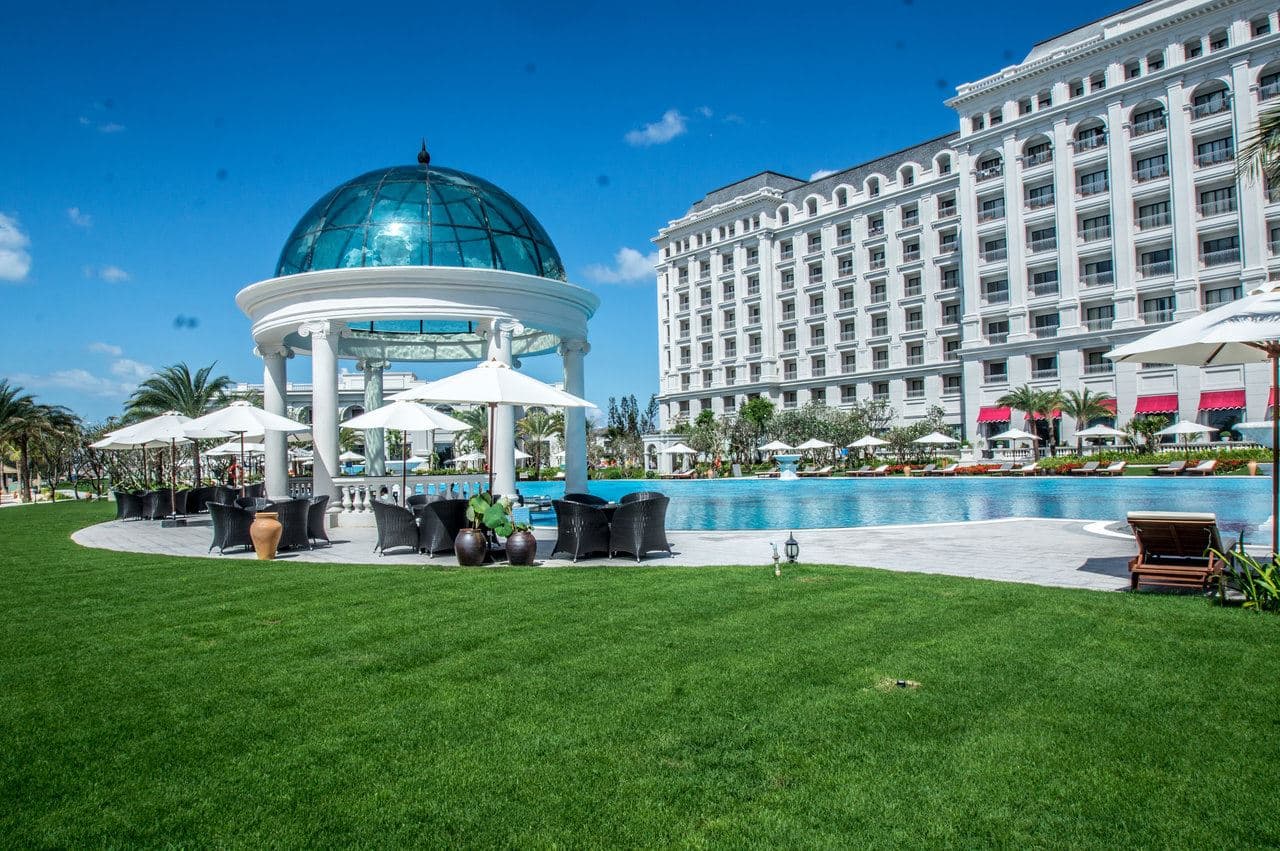 bars-beach-pool-bar