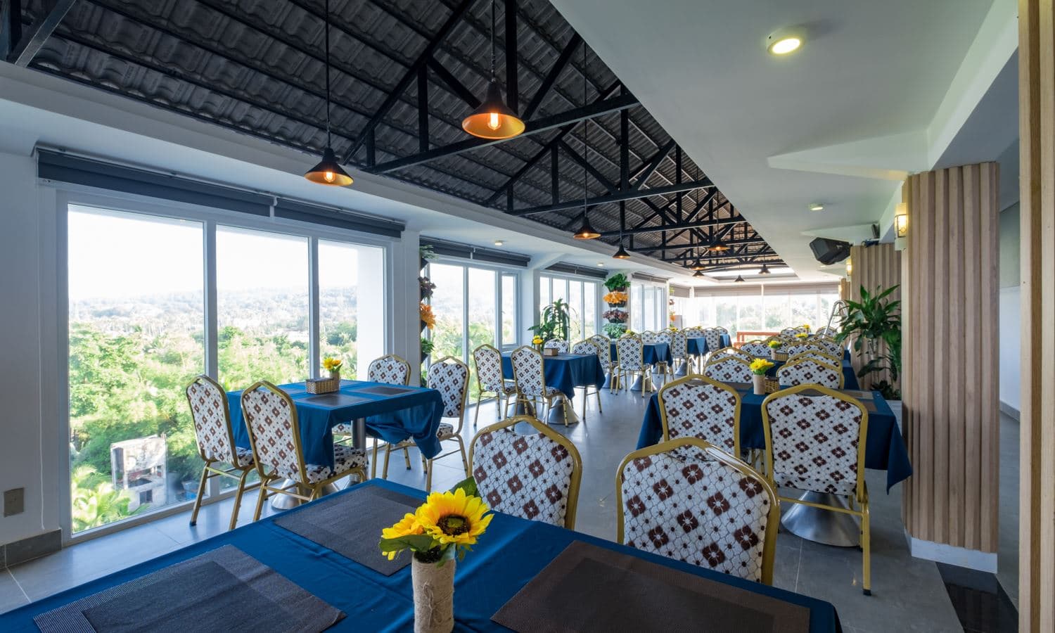 restaurants-sky-garden-restaurant