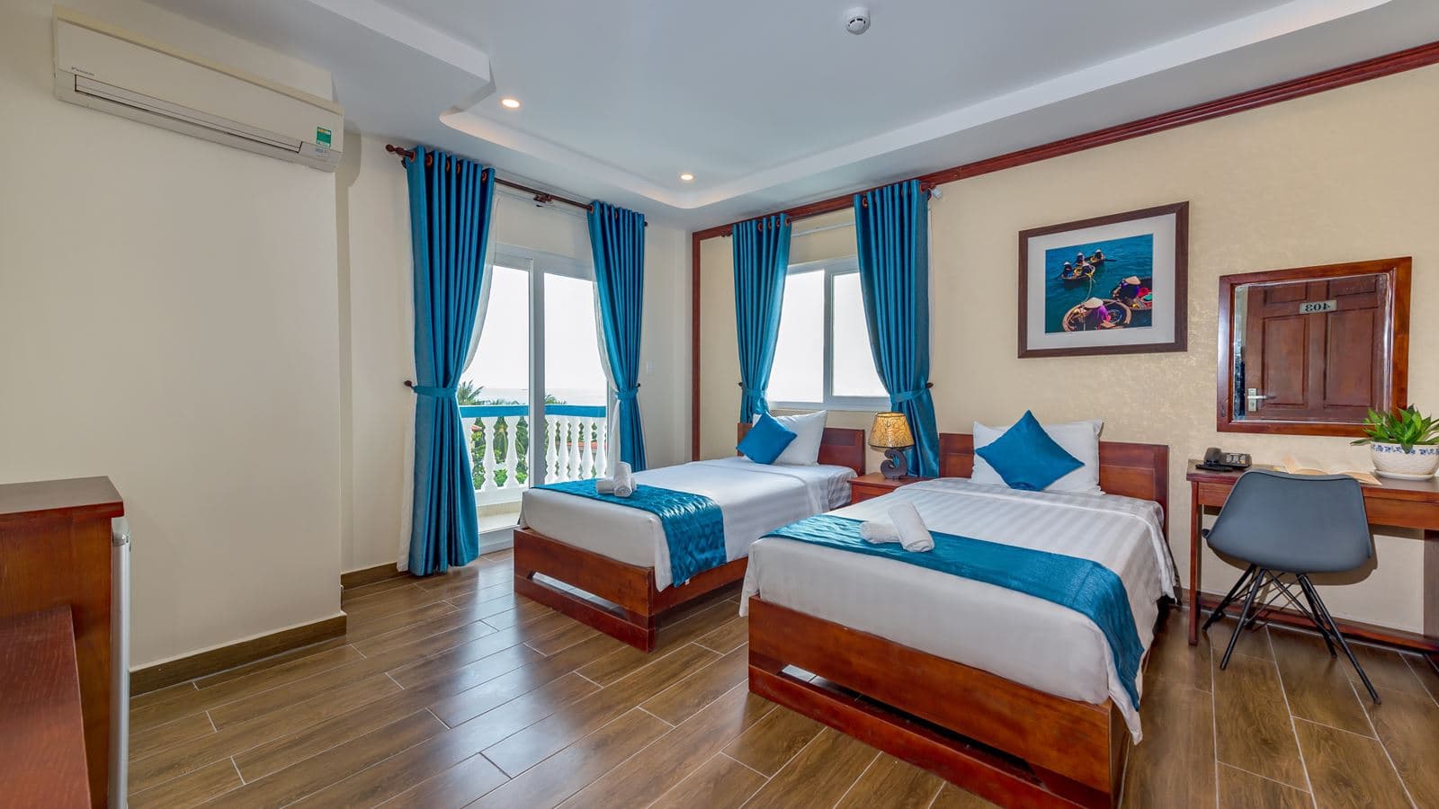 rooms-premier-seaview-balcony