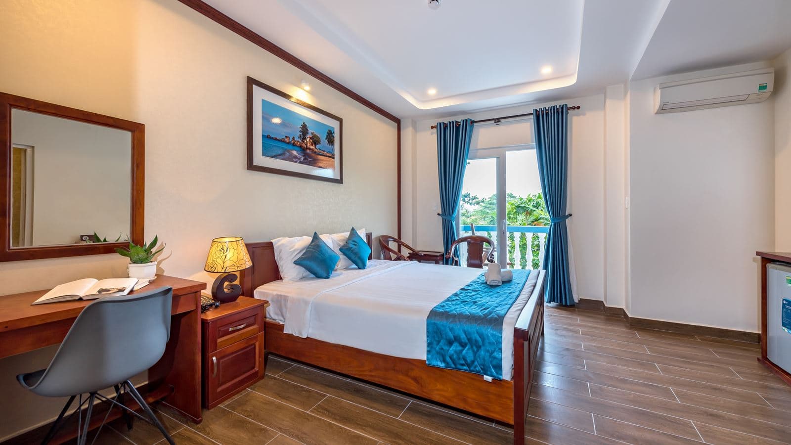 rooms-deluxe-double-balcony
