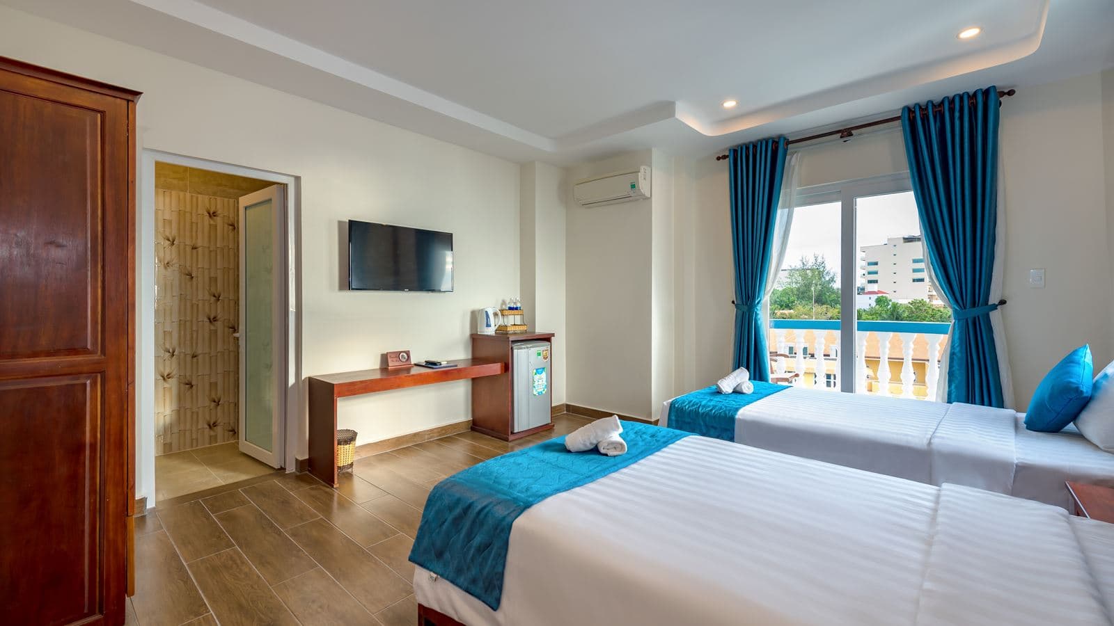 rooms-deluxe-double-balcony