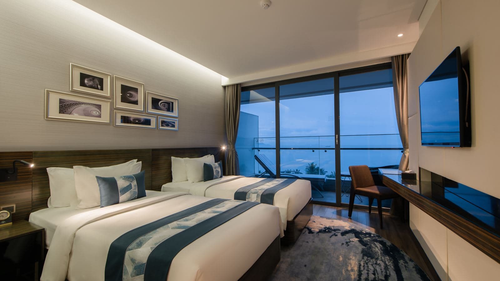 rooms-premier-balcony-ocean-view