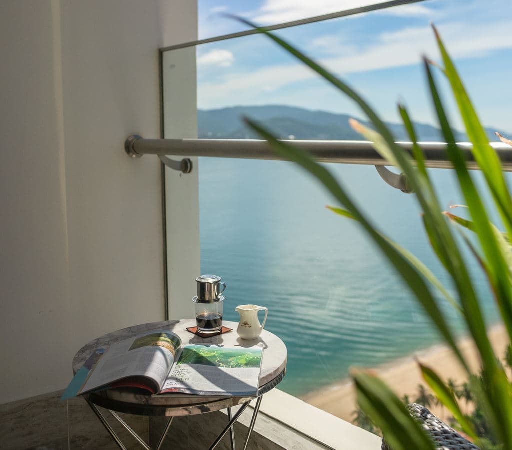 rooms-triple-suite-partial-sea-view-with-balcony