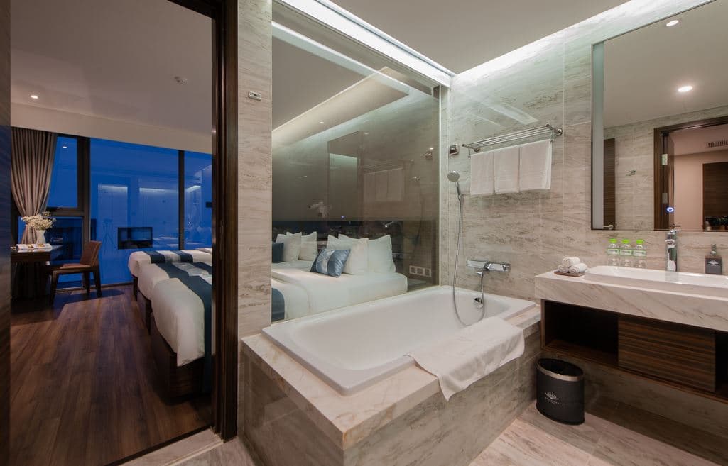 rooms-triple-suite-partial-sea-view-with-balcony