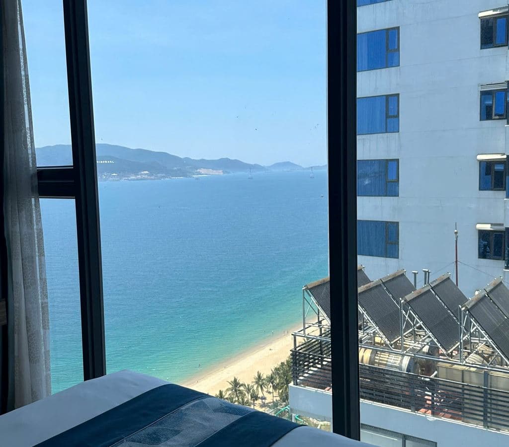 rooms-triple-suite-sea-view-with-balcony