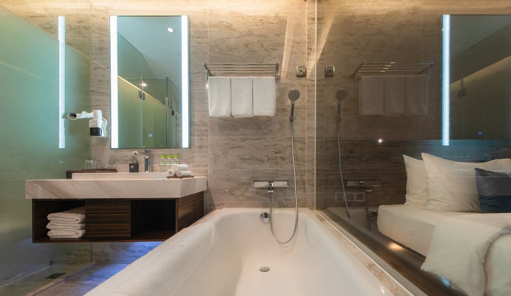 rooms-triple-suite-sea-view-with-balcony