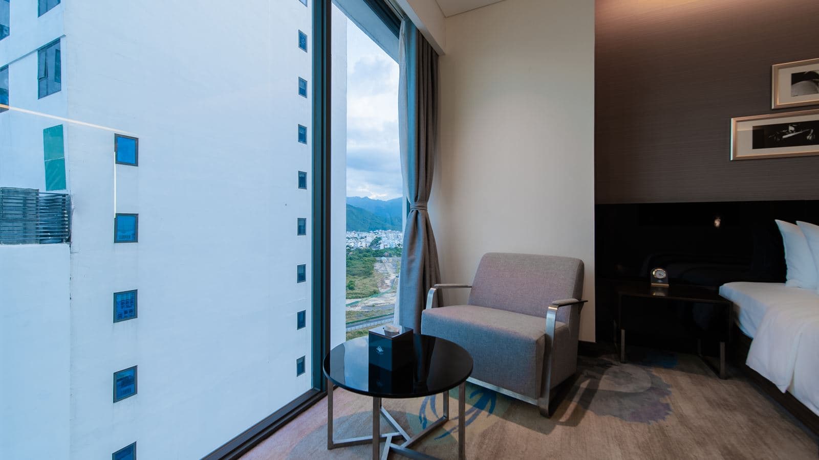 rooms-deluxe-room