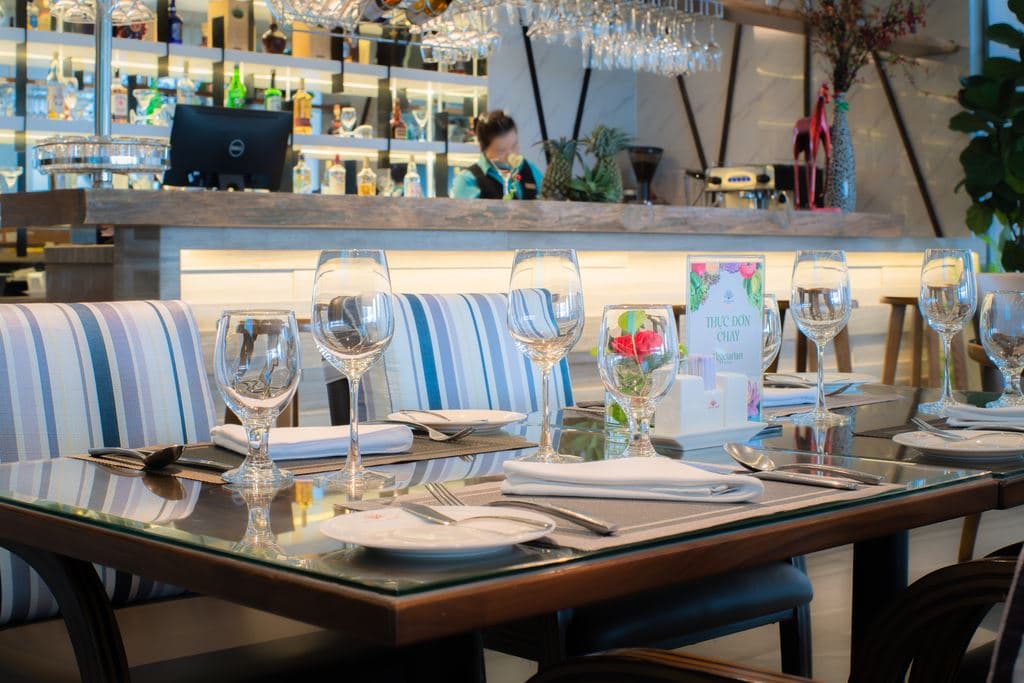 restaurants-pool-bar-restaurant