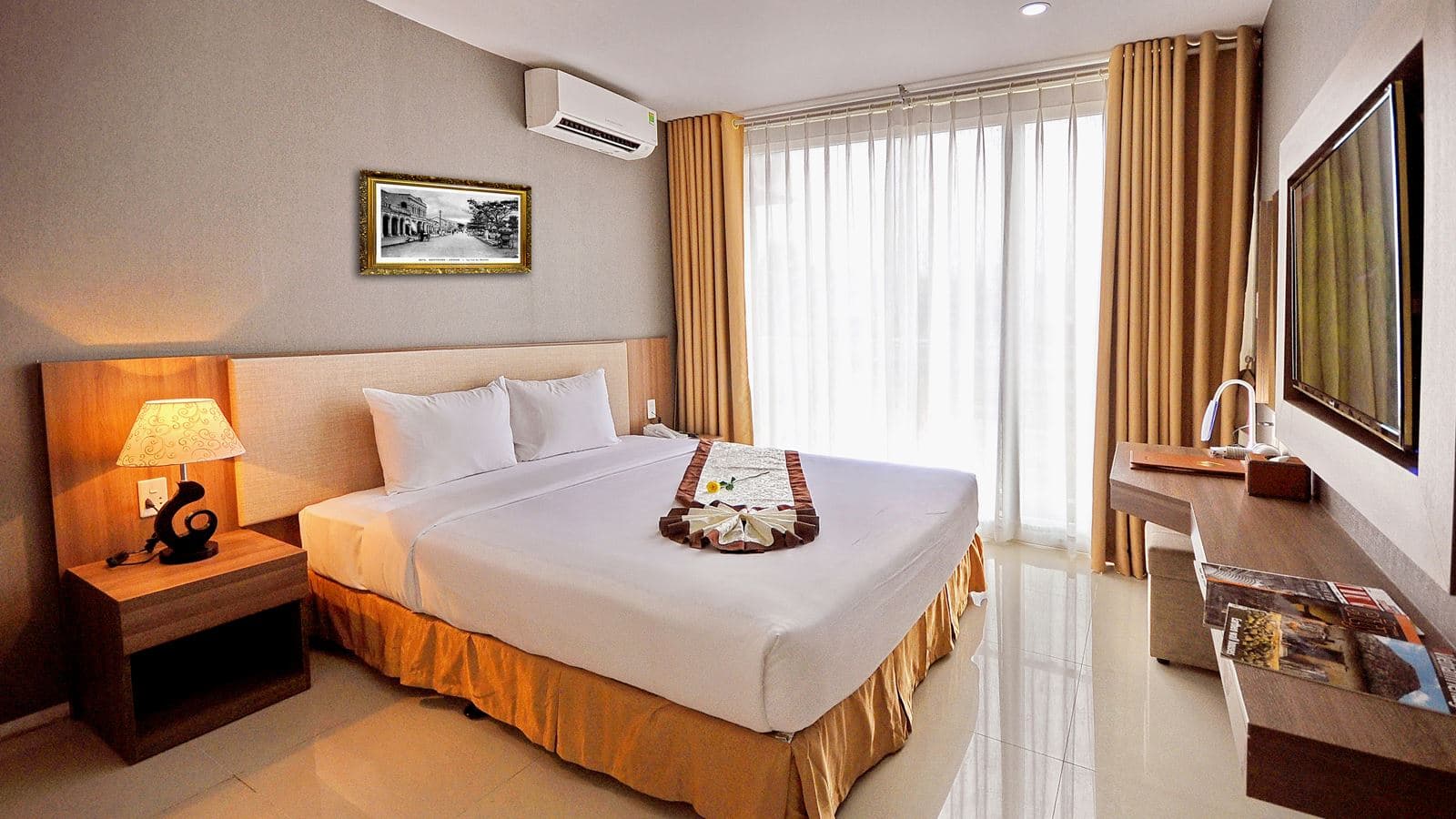 rooms-deluxe-mountain-view-with-balcony