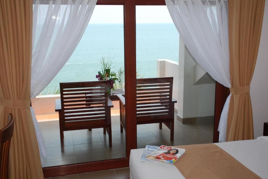rooms-deluxe-sea-view-balcony
