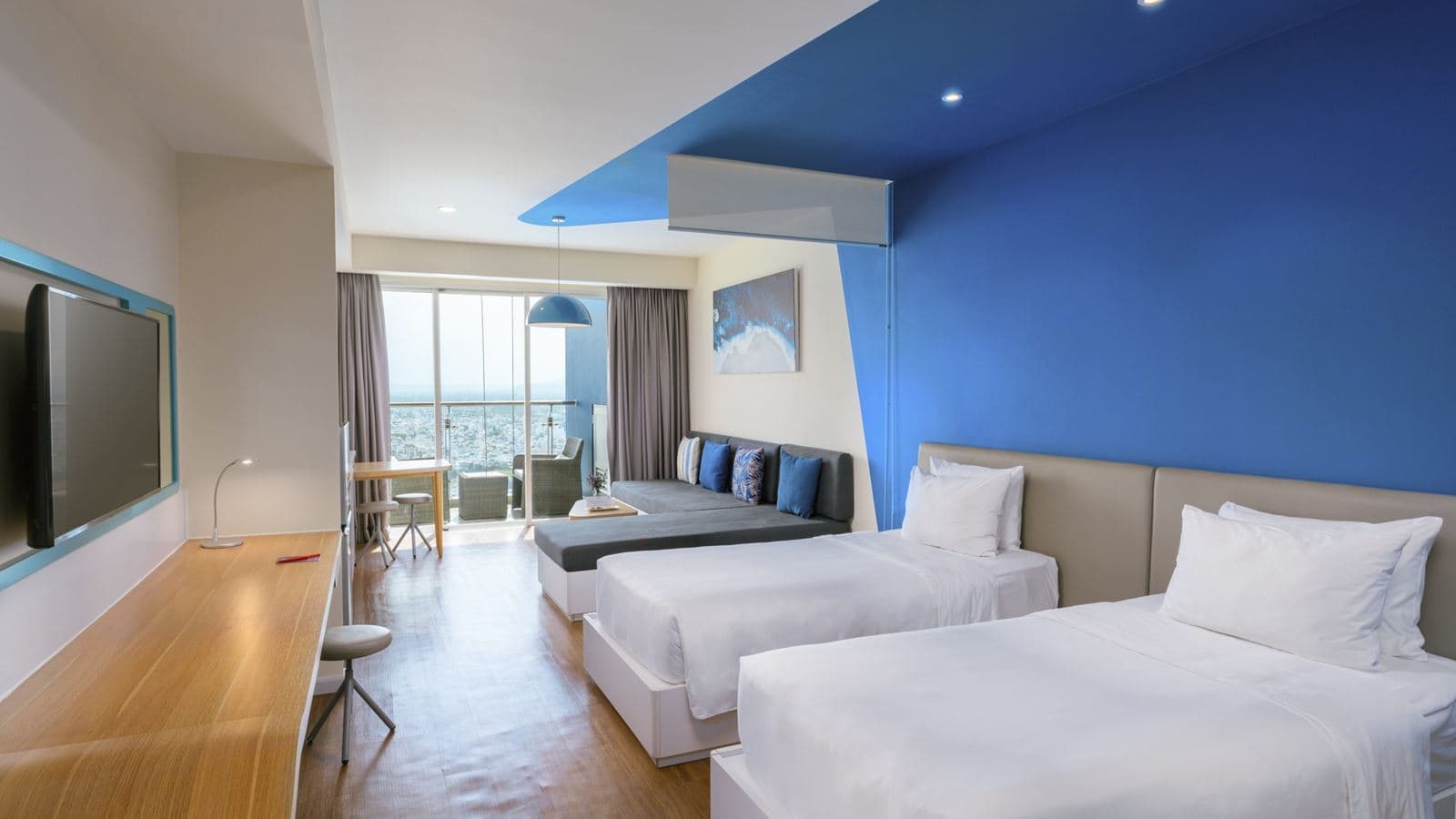 rooms-grand-deluxe-club-room-mountain-view