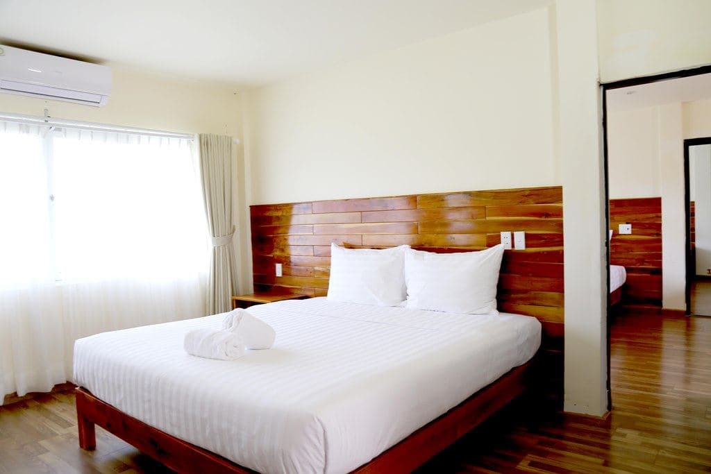 rooms-apartment-3-bedrooms-garden-view-balcony