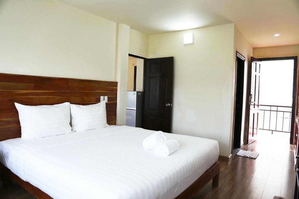 rooms-apartment-3-bedrooms-garden-view-balcony