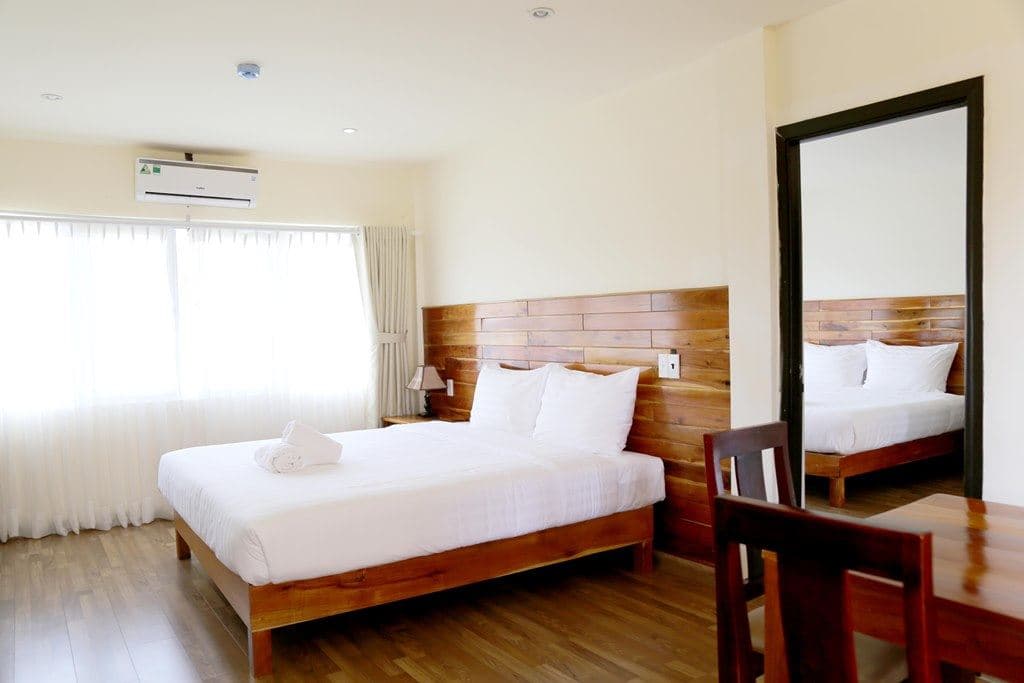 rooms-apartment-3-bedrooms-garden-view-balcony
