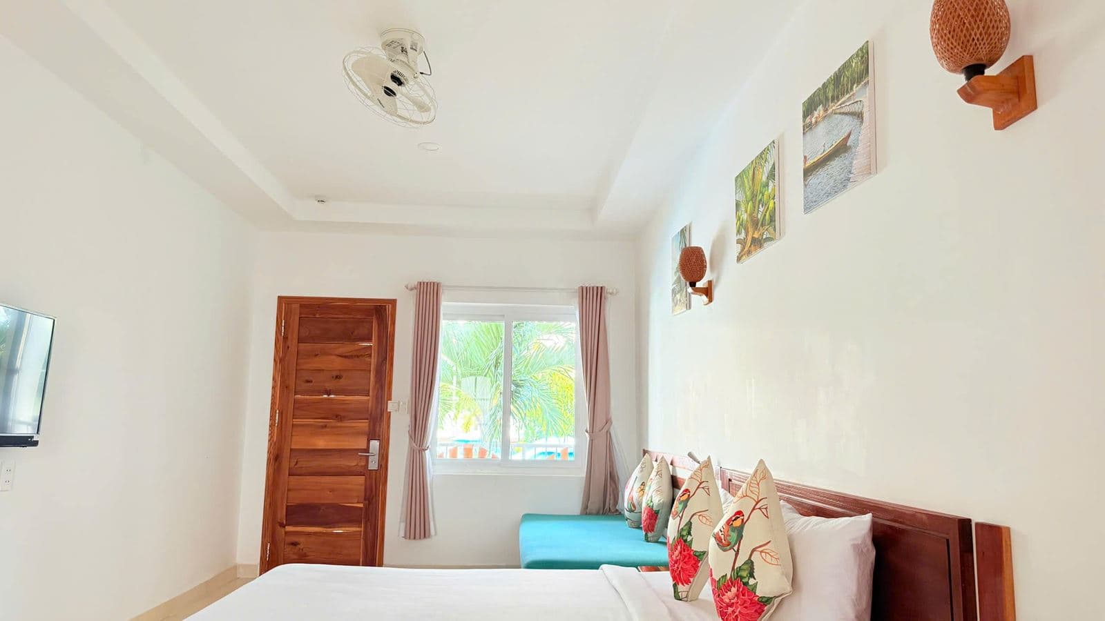 rooms-deluxe-room