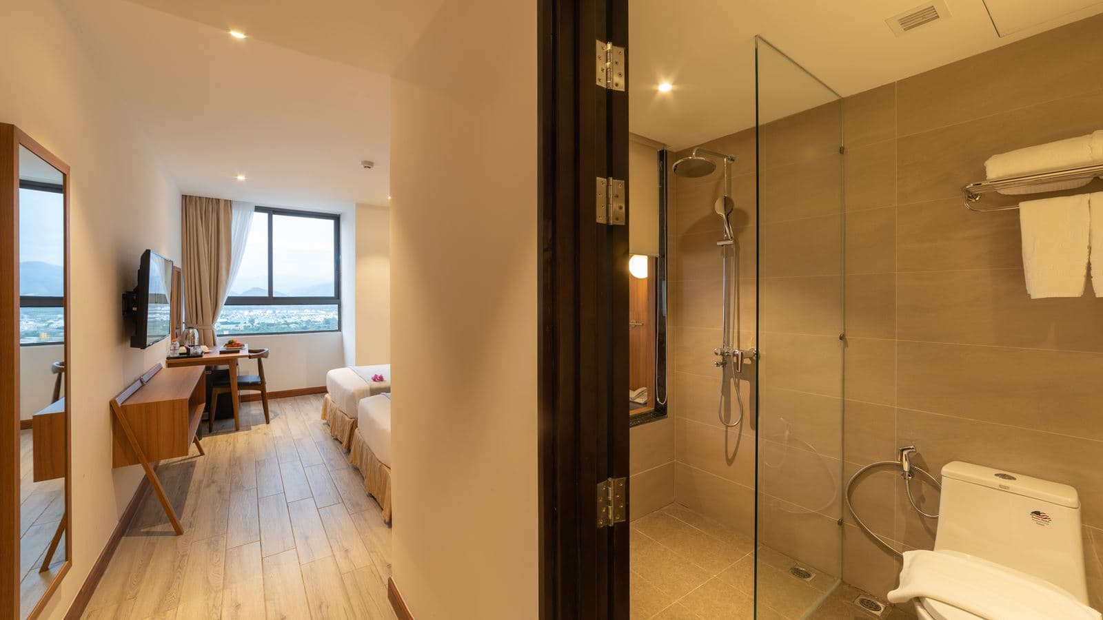 rooms-deluxe-cityview