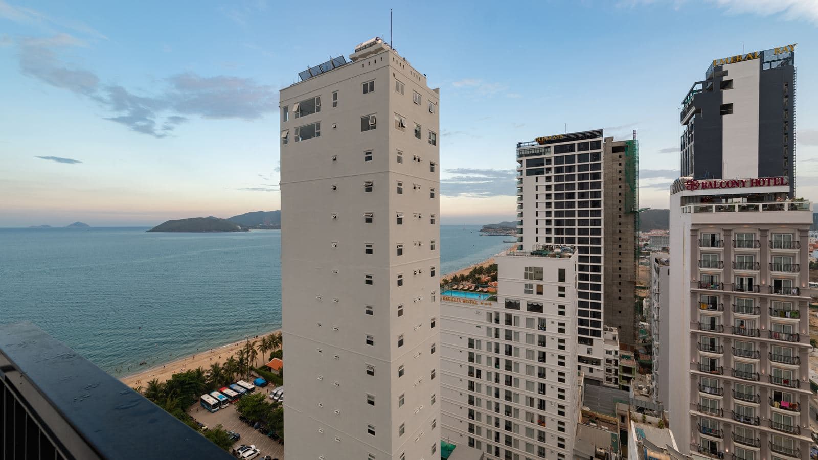rooms-deluxe-cityview