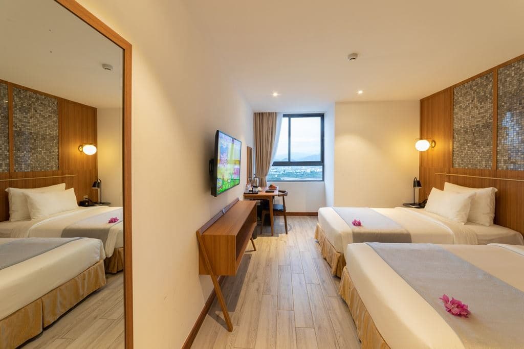 rooms-deluxe-triple-cityview