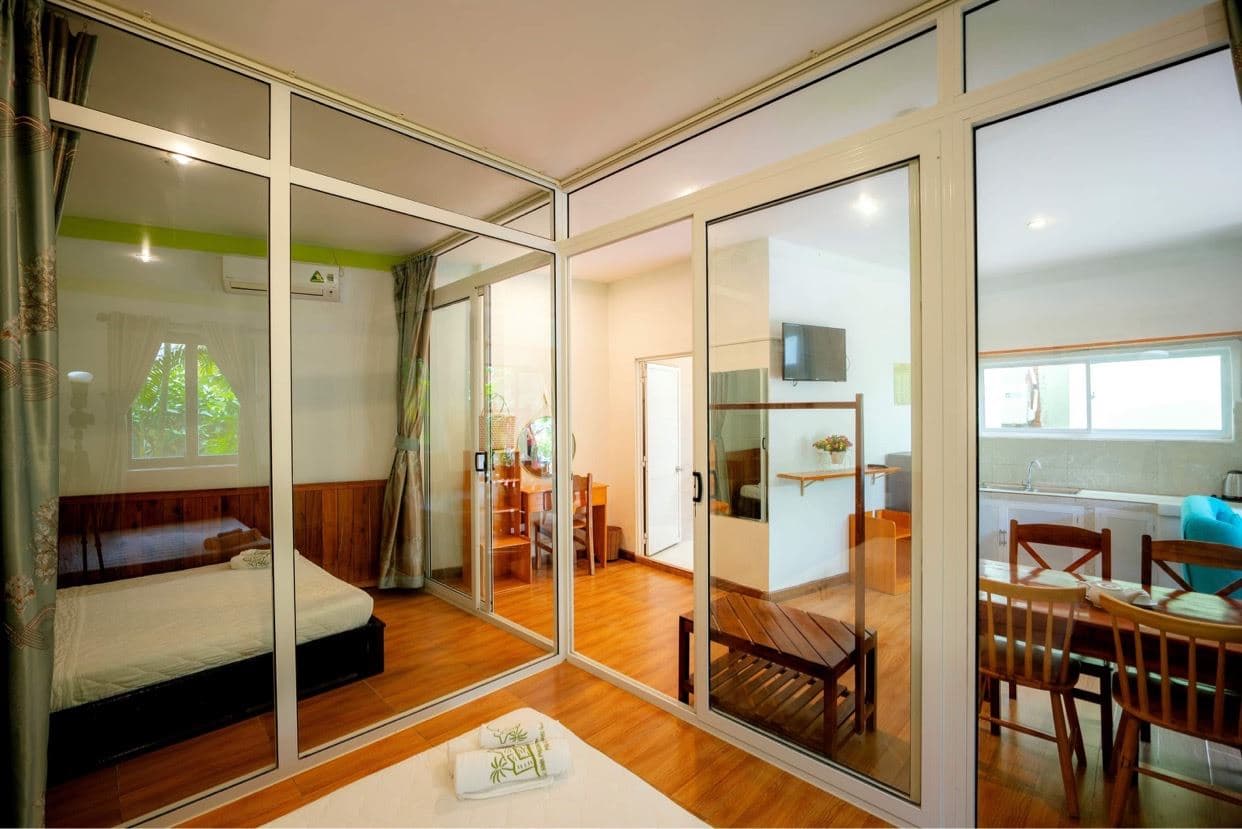 rooms-bungalow-family-gardenview-with-terrace