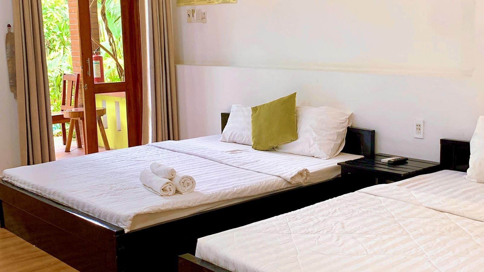 rooms-bungalow-triple-deluxe-with-terrace