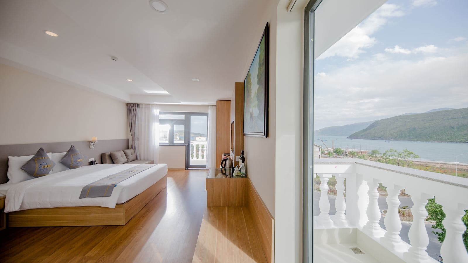 rooms-premier-deluxe-sea-view