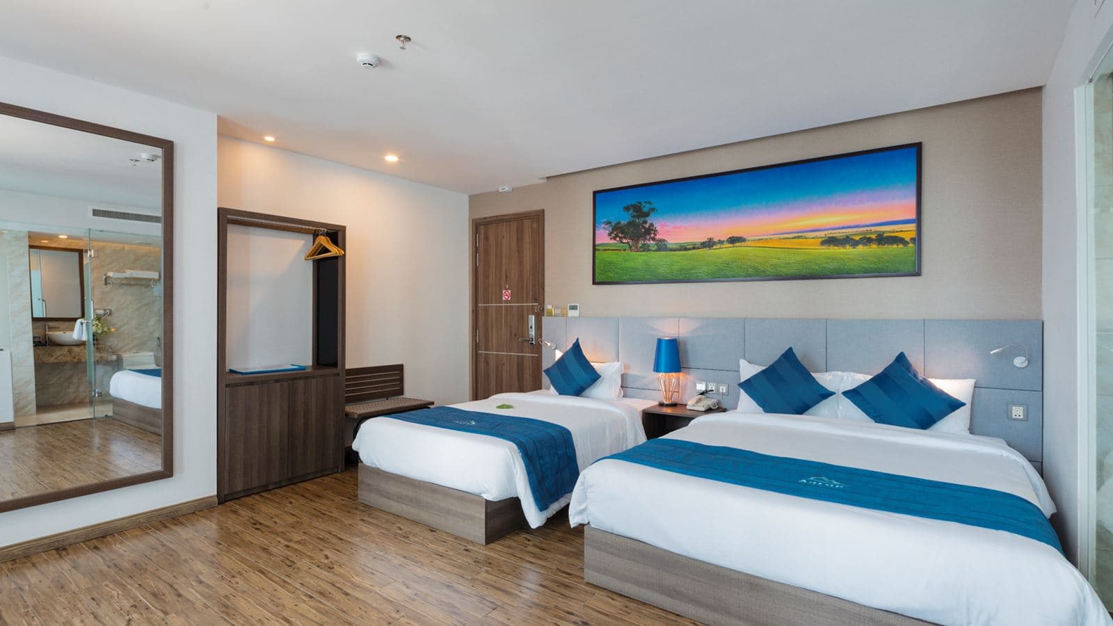 rooms-deluxe-triple-balcony-city-view-no-extra-bed