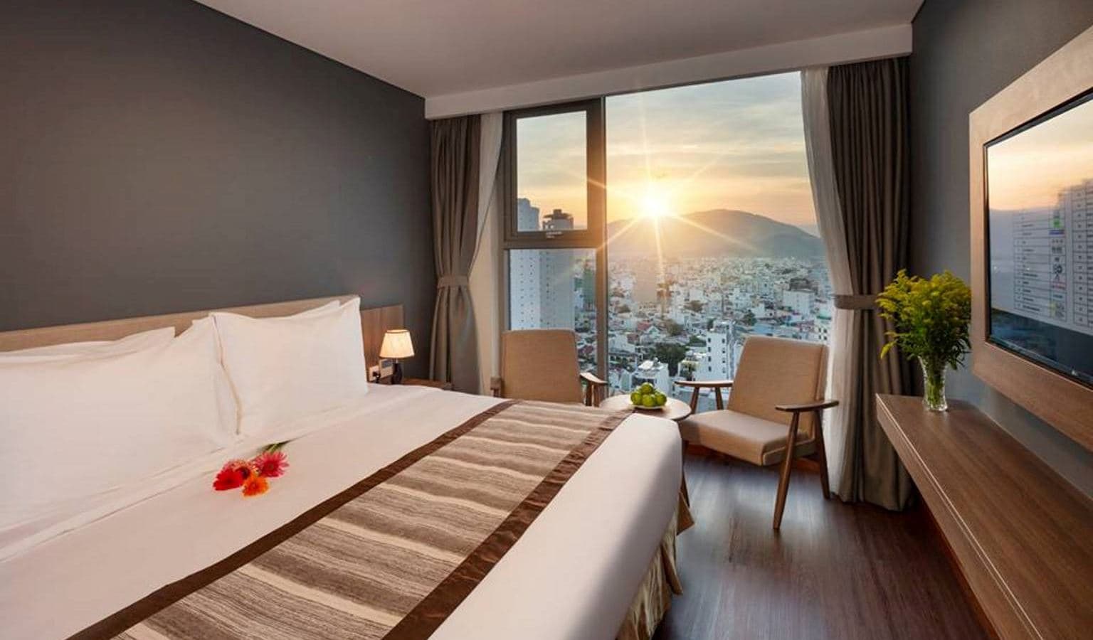 rooms-deluxe-city-view