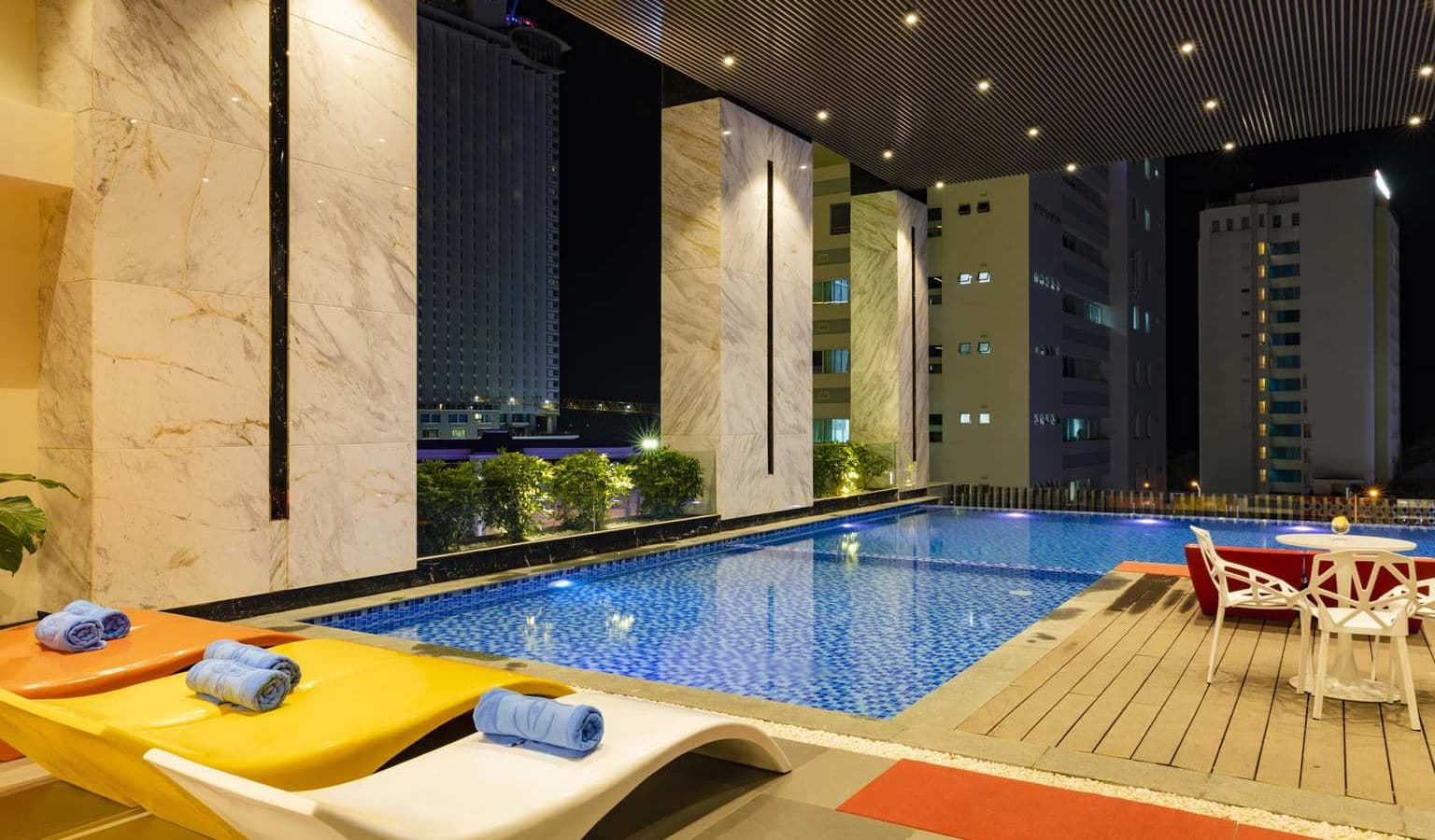 pools-outdoor--indoor-pool