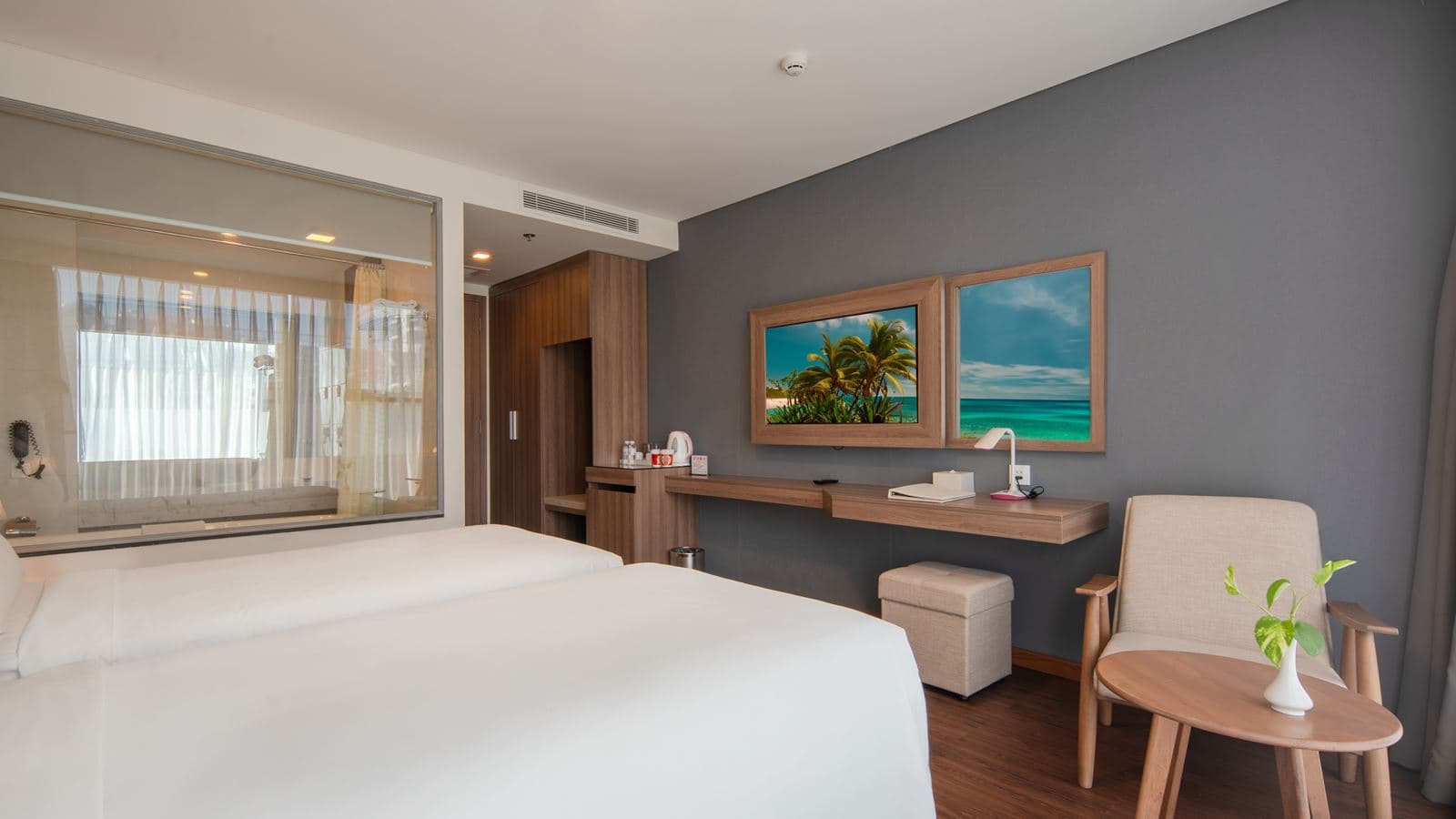 rooms-deluxe-partial-sea-view