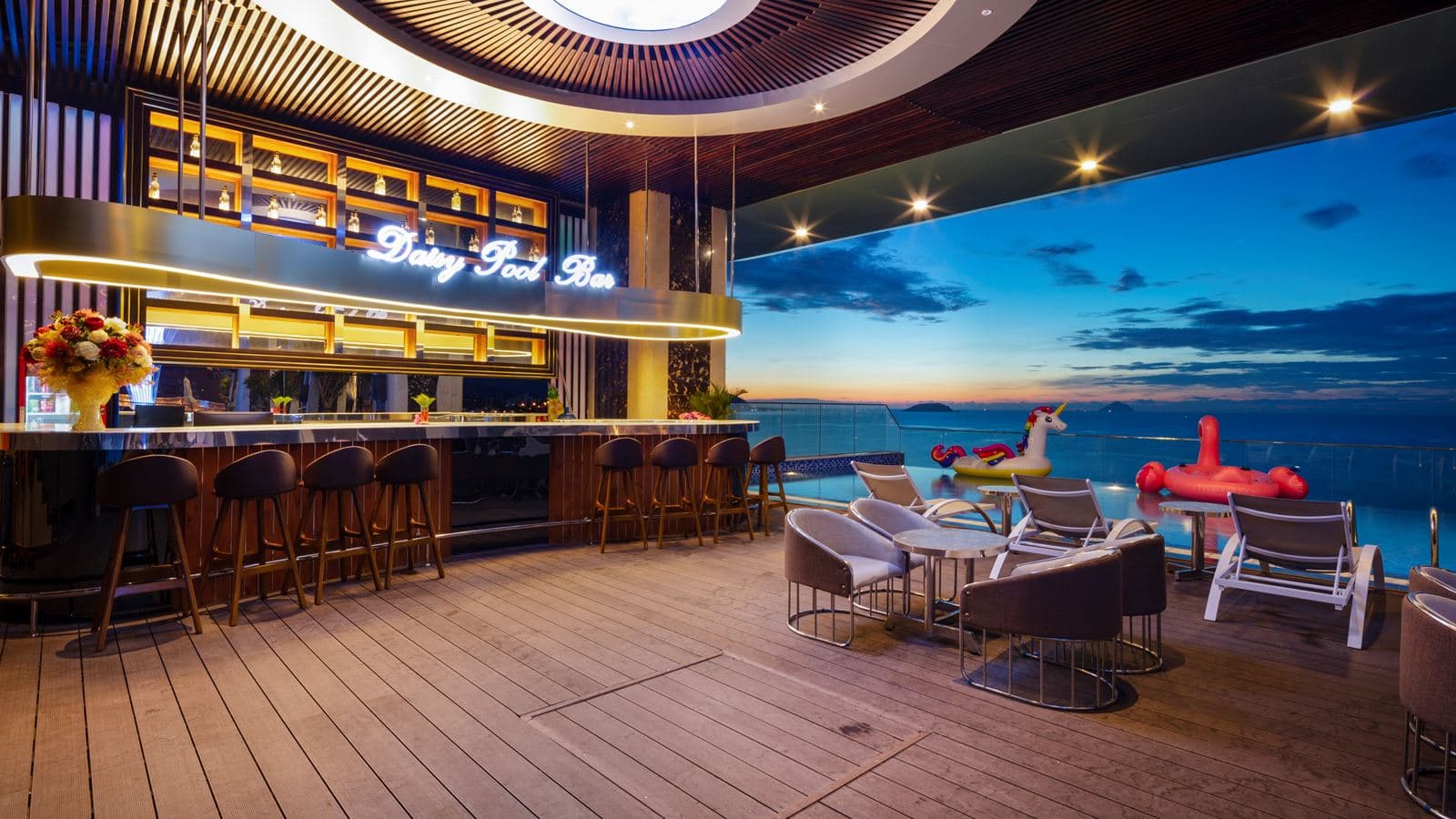 bars-daisy-pool-bar