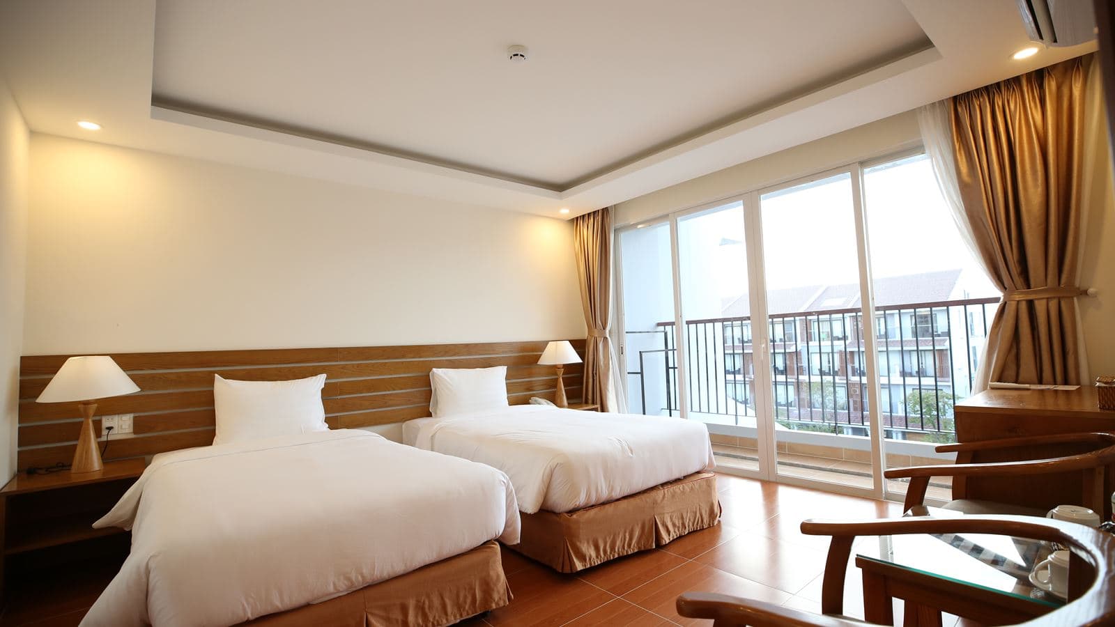 rooms-deluxe-room-with-balcony