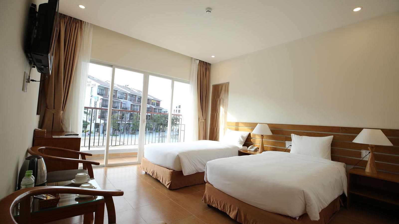 rooms-deluxe-room-with-balcony