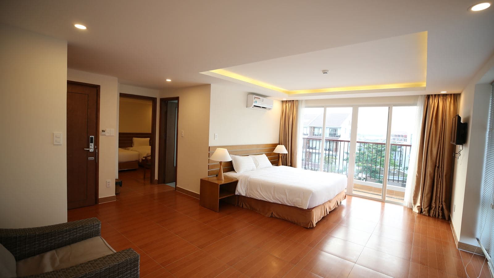 rooms-deluxe-room-with-balcony