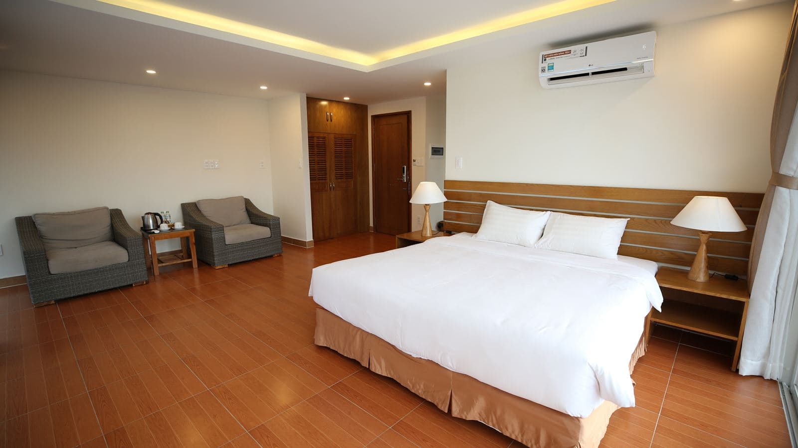 rooms-deluxe-room-with-balcony