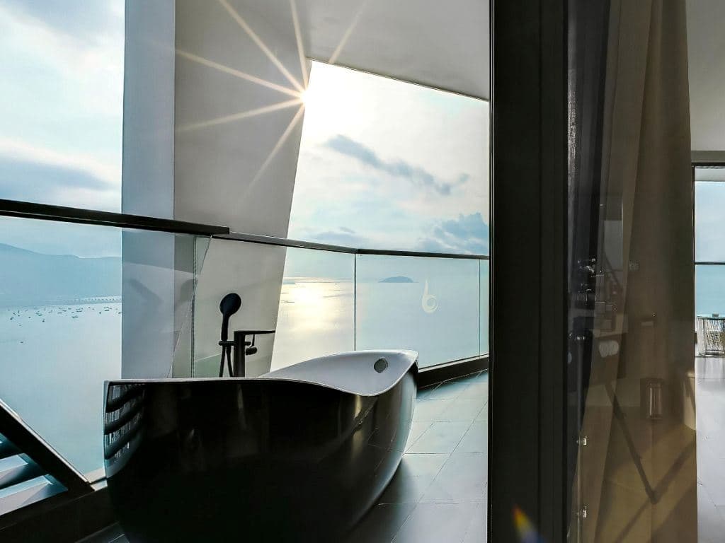 rooms-pacific-double-with-balcony