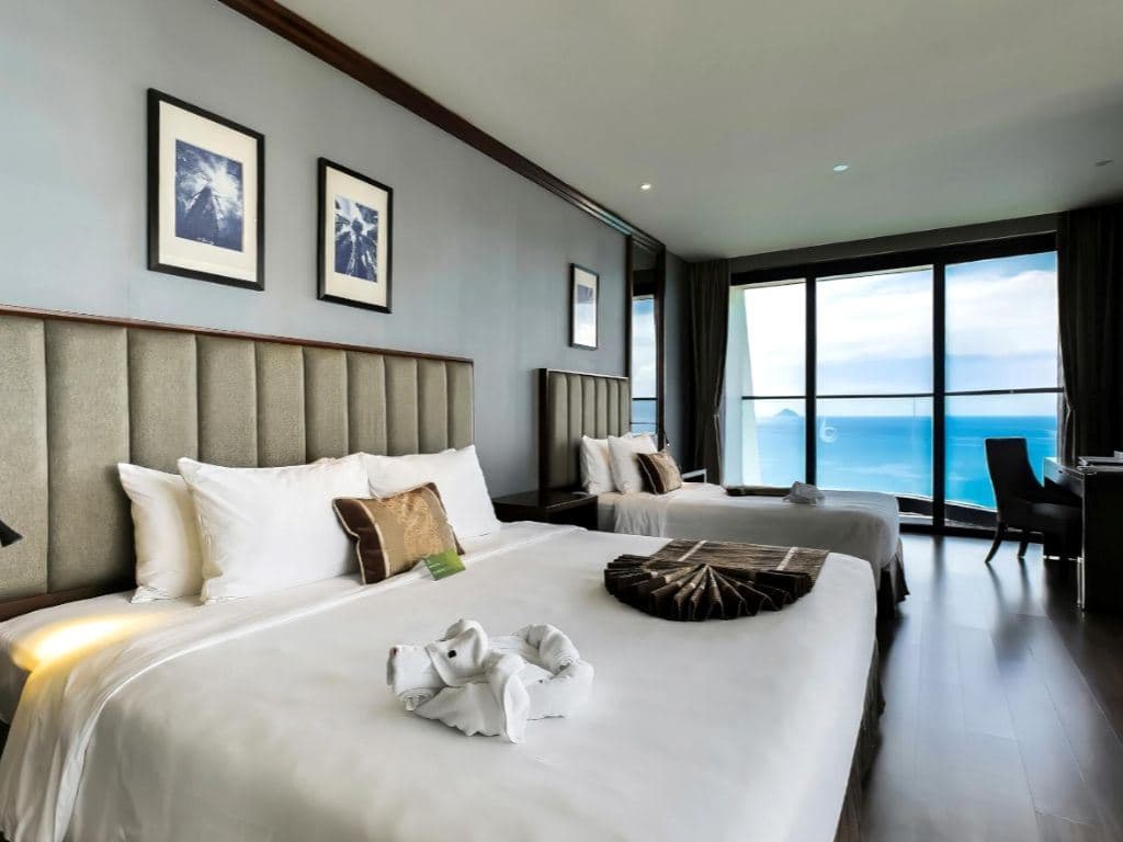rooms-pacific-triple-with-balcony