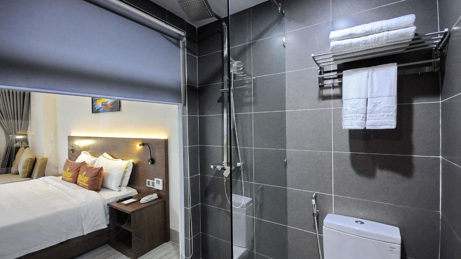 rooms-deluxe-with-balcony