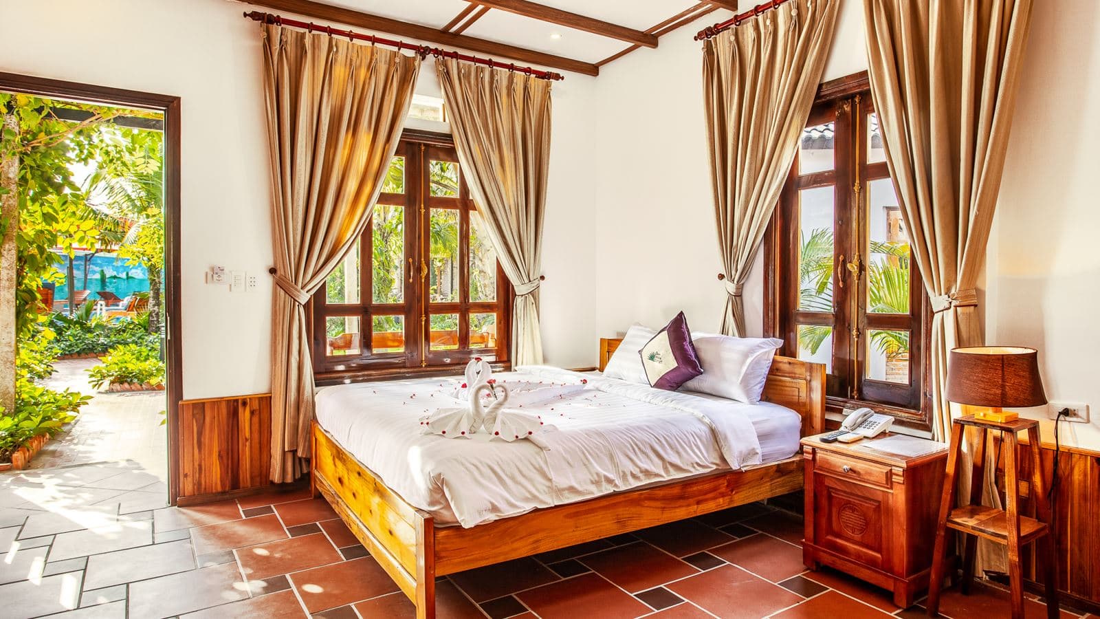 rooms-bungalow-pool-view