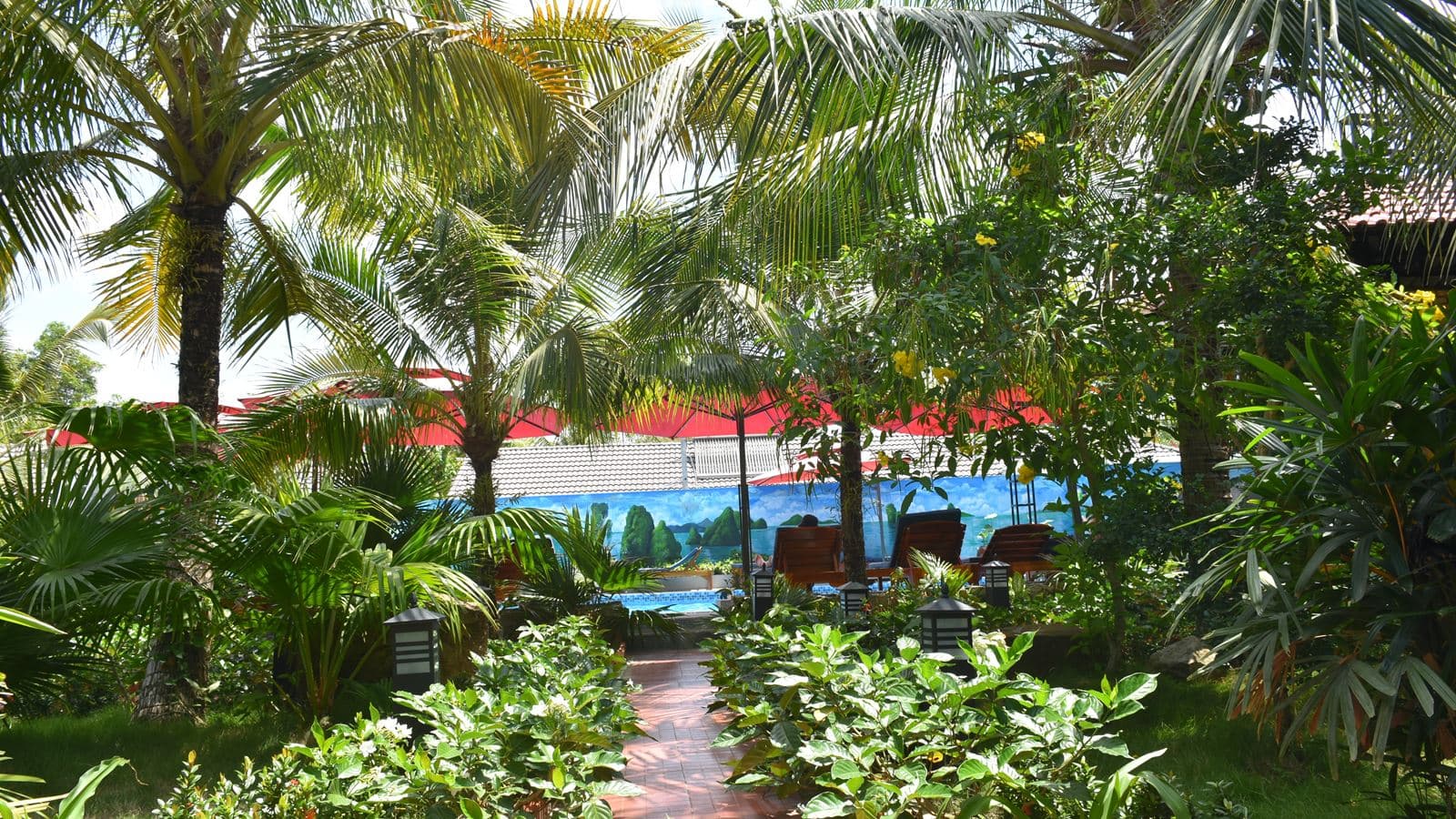rooms-bungalow-pool-view