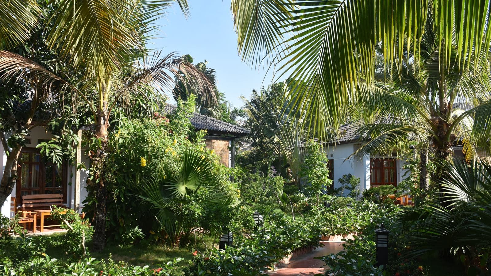rooms-bungalow-pool-view