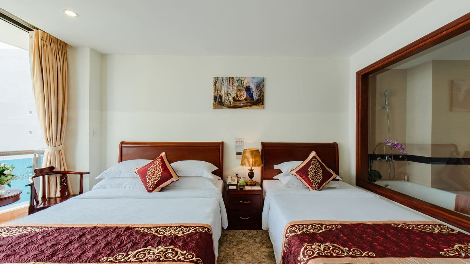 rooms-deluxe-balcony