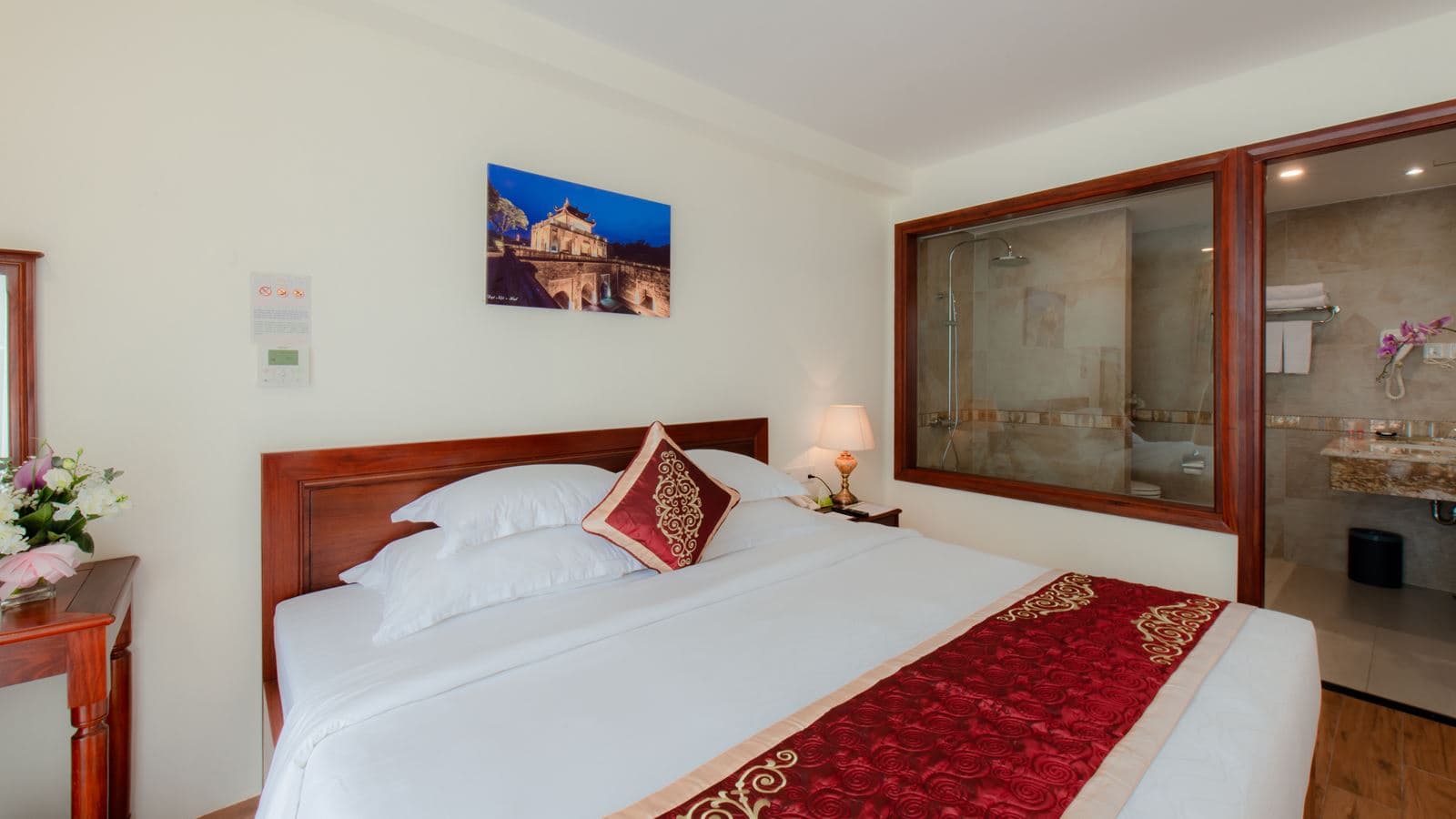 rooms-deluxe-balcony